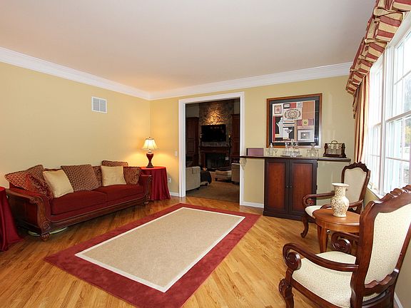 5th image of 12 Parkview Cir