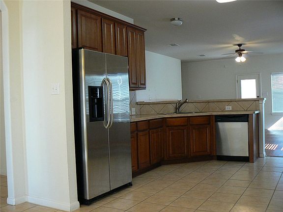 3rd image of 4610 Madrid Dr