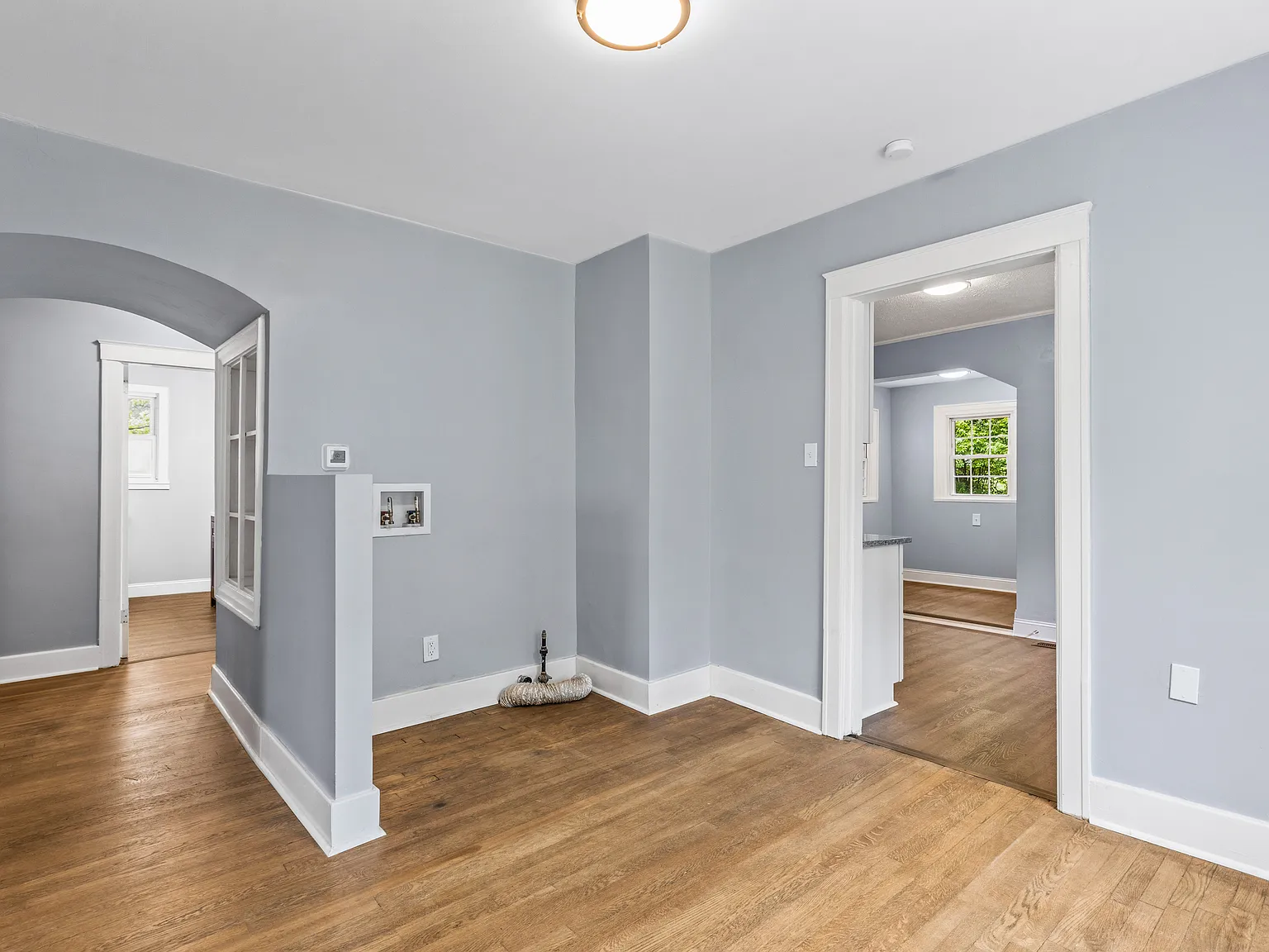 3 bed, 1256 sqft, $2,100 — Photo 1