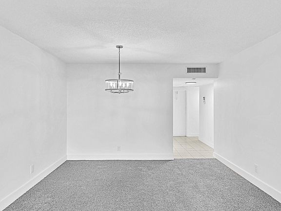 4th image of 575 Oaks Lane #1004