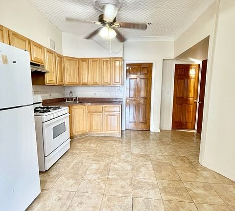 4th image of 2813 Avenue D #1