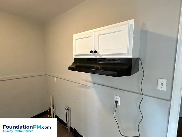 3324 Rosamond Ave — Photo 2