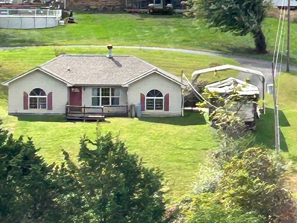 1st image of 129 Norfolk Cir