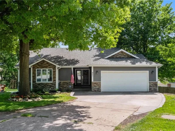 931 Chalk Hill Ct, Lawrence, KS 66049