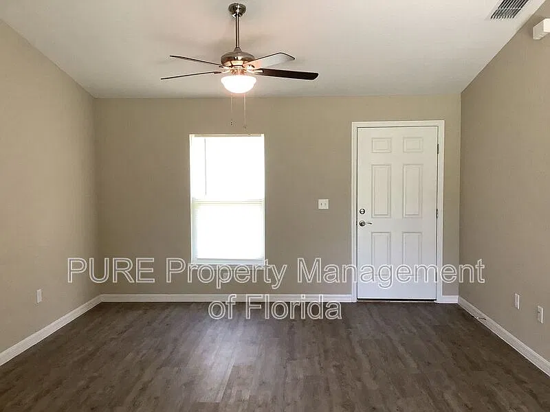 3 bed, 2.0 bath, 1000 sqft, $1,425 — Photo 3