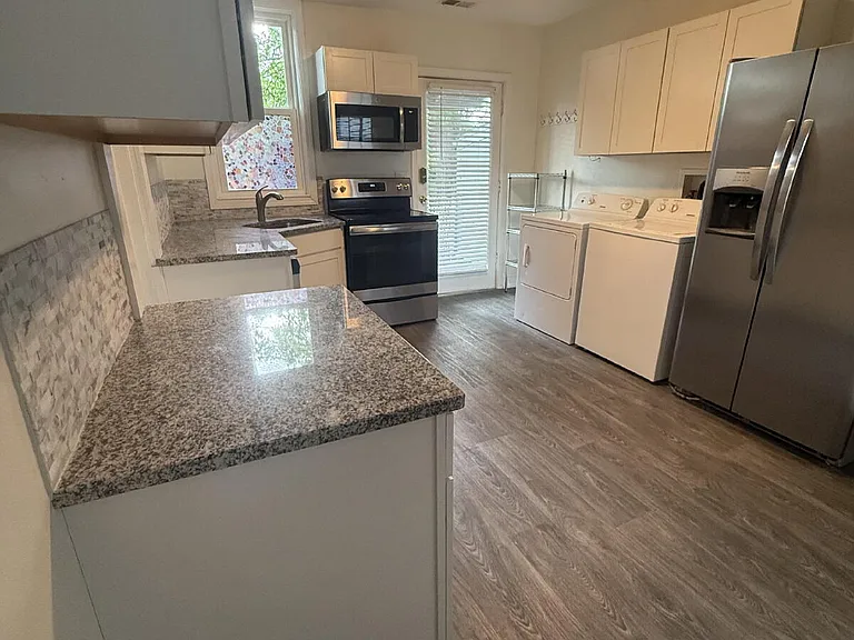 916 Schiller Ct — Photo 17