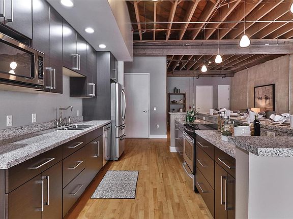 4th image of 1121-1123 Locust St #202