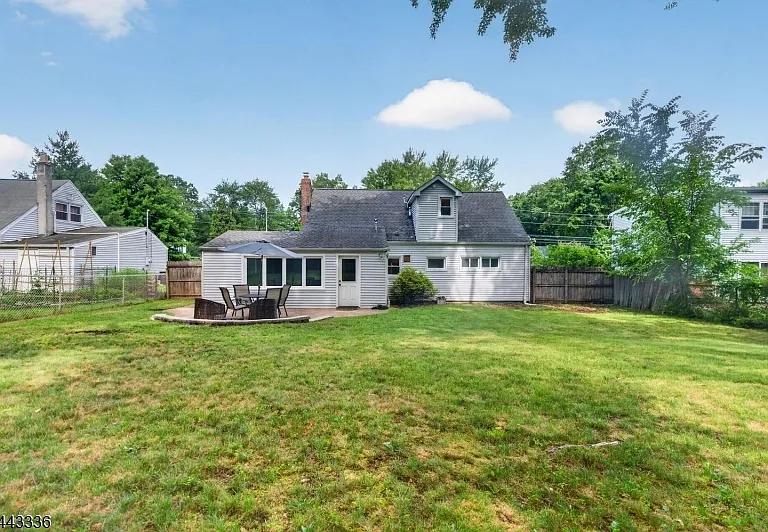 42 Woodcrest Dr — Photo 16