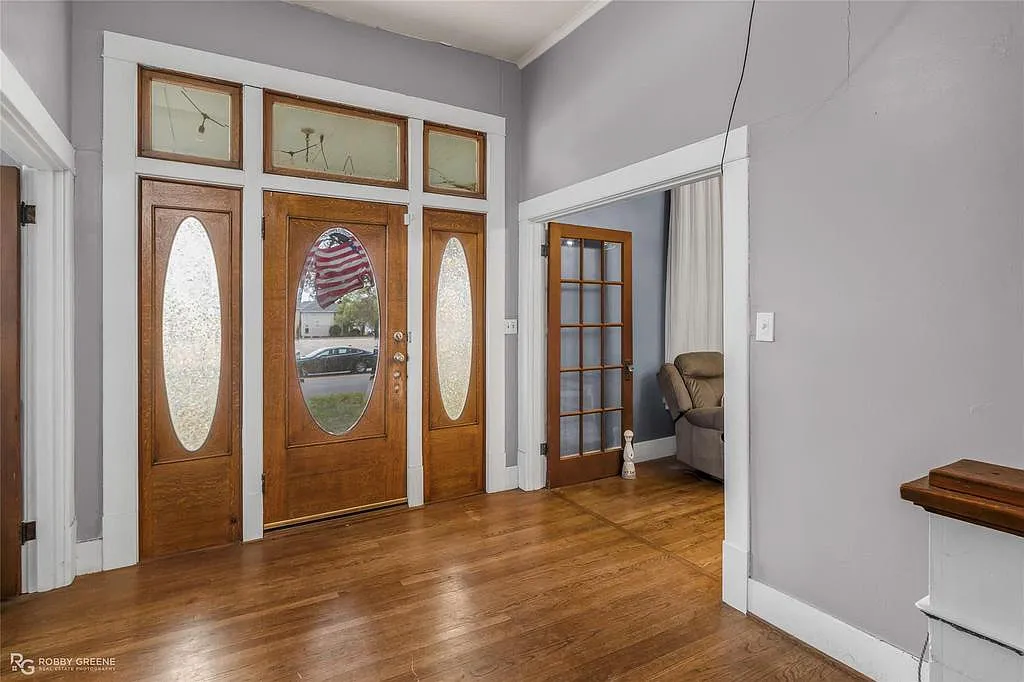 5 bed, 2740 sqft, $2,200 — Photo 3