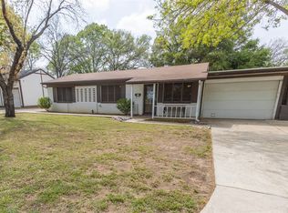 916 Gaye Ln, Arlington, TX 76012