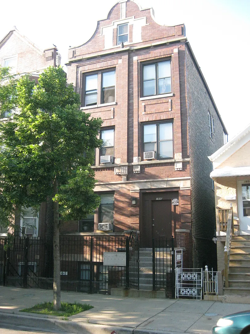 2 bed, 750 sqft, $1,775 — Photo 1