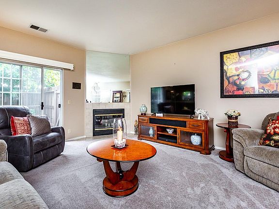 4th image of 4738 Courtland Ln #56