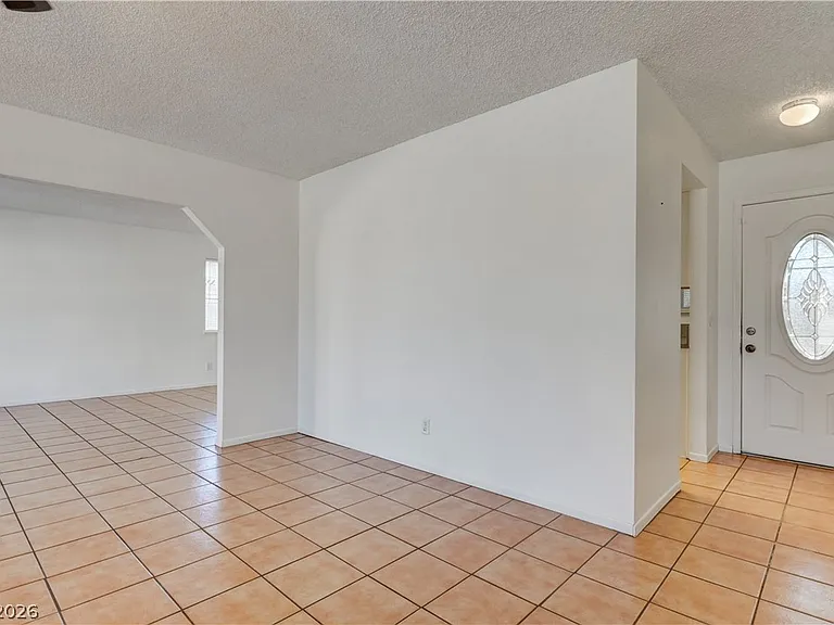 707 Honeybee Ct — Photo 5