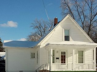 301 Caroline St, Essexville, MI