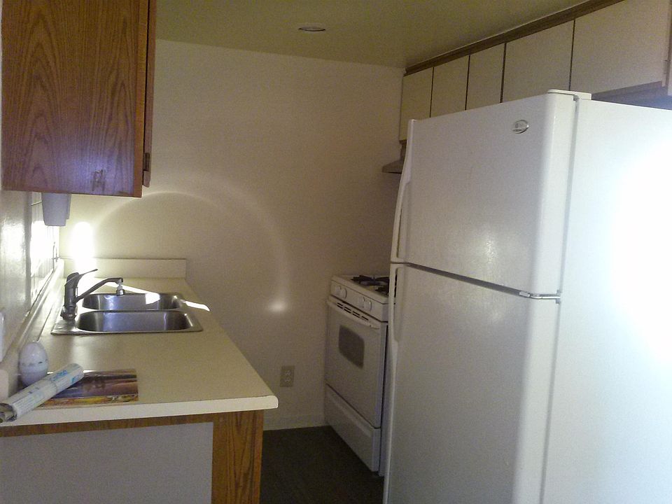 2nd image of 14843 Victory Blvd APT B