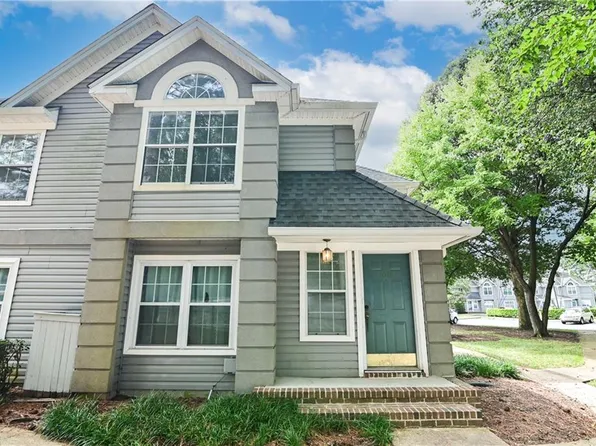 1010 Rue Marseille, Chesapeake, VA 23320