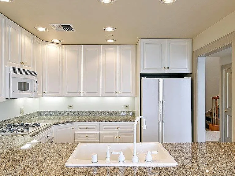 Aero Apartments — Photo 95