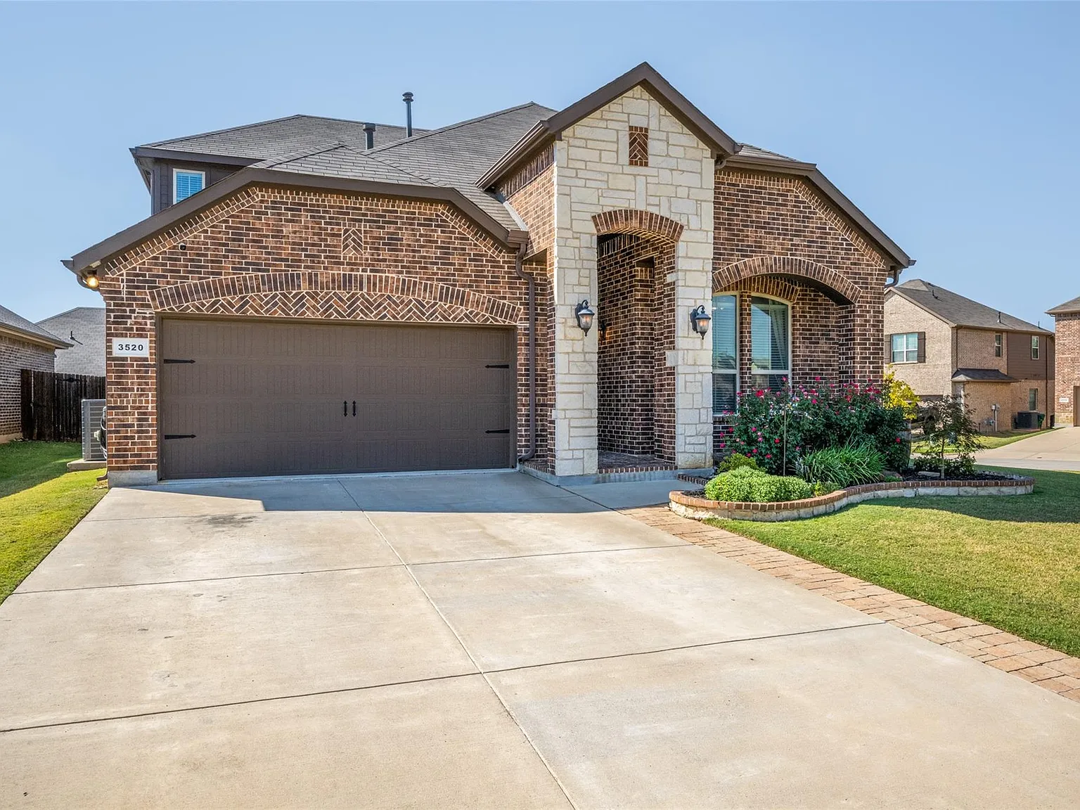 4 bed, 2775 sqft, $2,990 — Photo 2