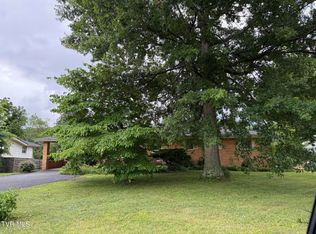 2211 N Greenwood Dr, Johnson City, TN 37604