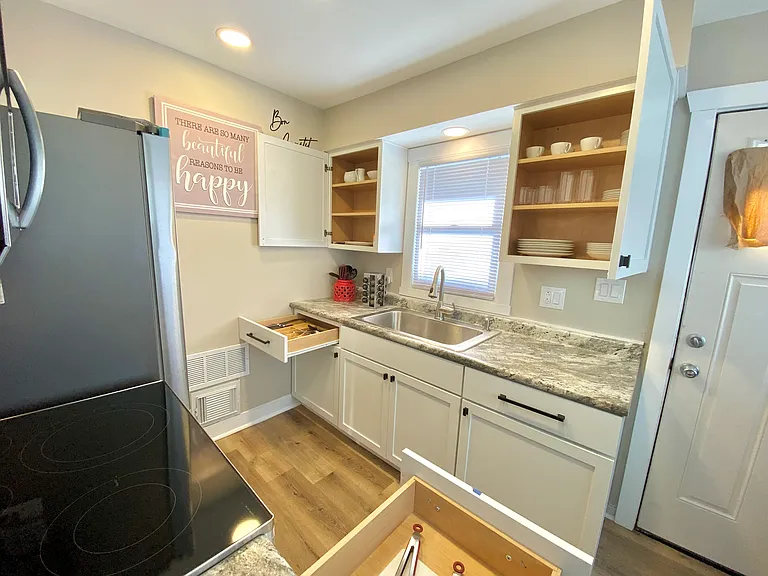 262 N Cherrywood Ave — Photo 12