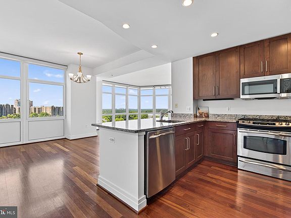 5th image of 8220 Crestwood Heights Dr APT 1517