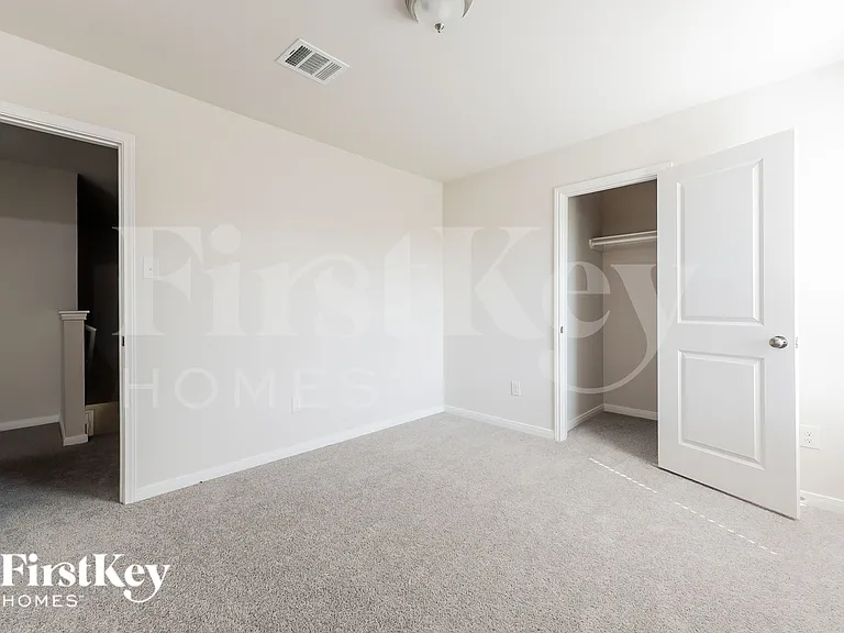 2104 Cedar Bend Dr — Photo 16