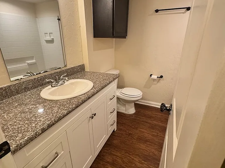 Renaissance Park Apartments — Photo 25