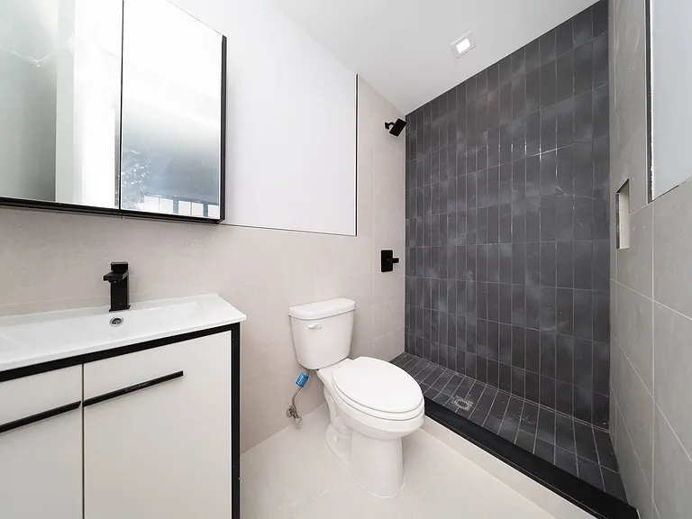 311 Franklin Ave #2A — Photo 10