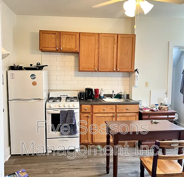 19 Grant St #6 — Photo 10