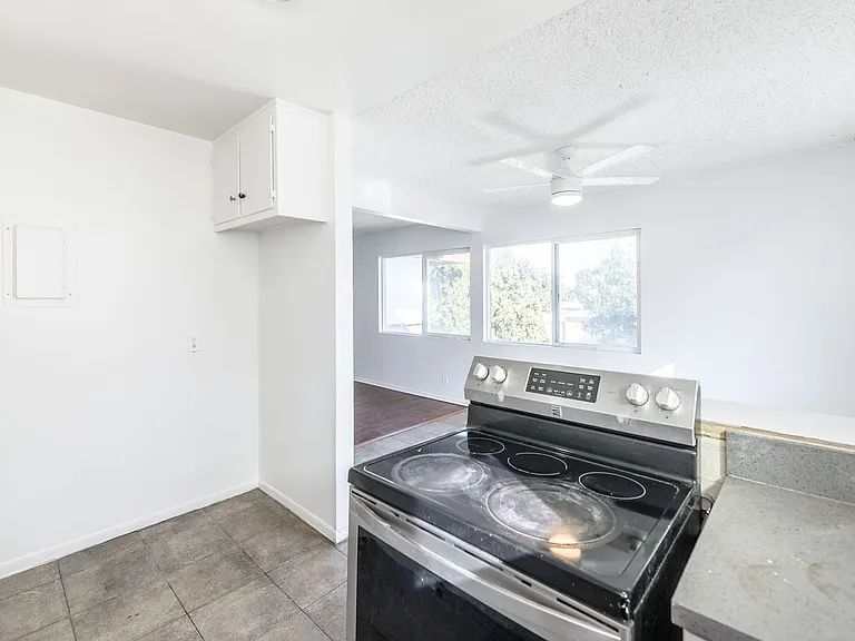 2506 S Rosewood Ave — Photo 12