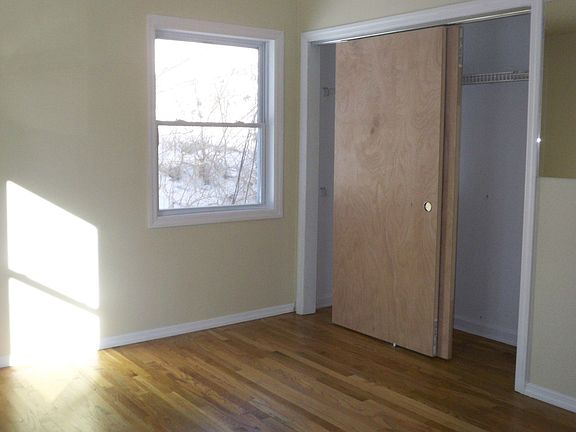 Bedroom w hardwood floors