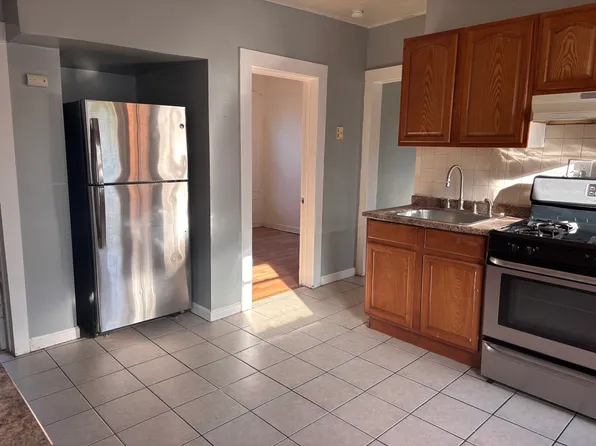 18 Esther St #3, Worcester, MA 01607