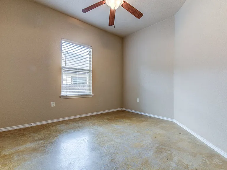 1042 Carolyn Cv — Photo 9