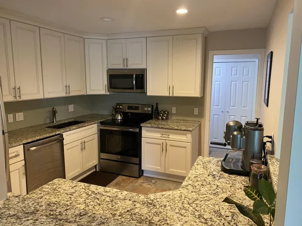 29628 Middlebelt Rd Unit 1702, Farmington, MI 48334