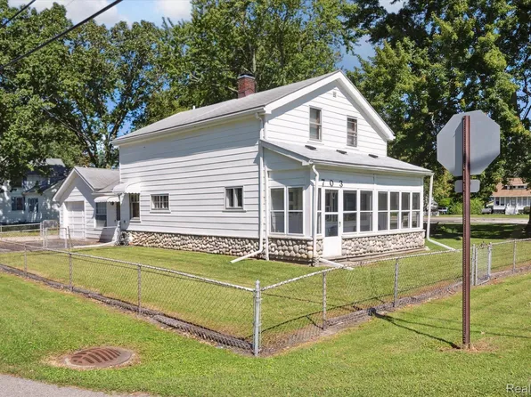 703 Michigan St, Algonac, MI 48001