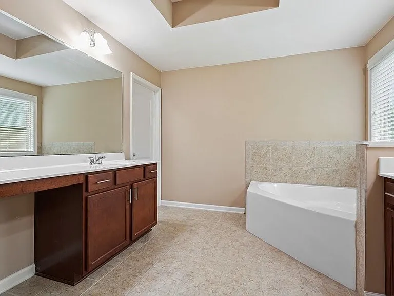 1010 Chelsey Way — Photo 48