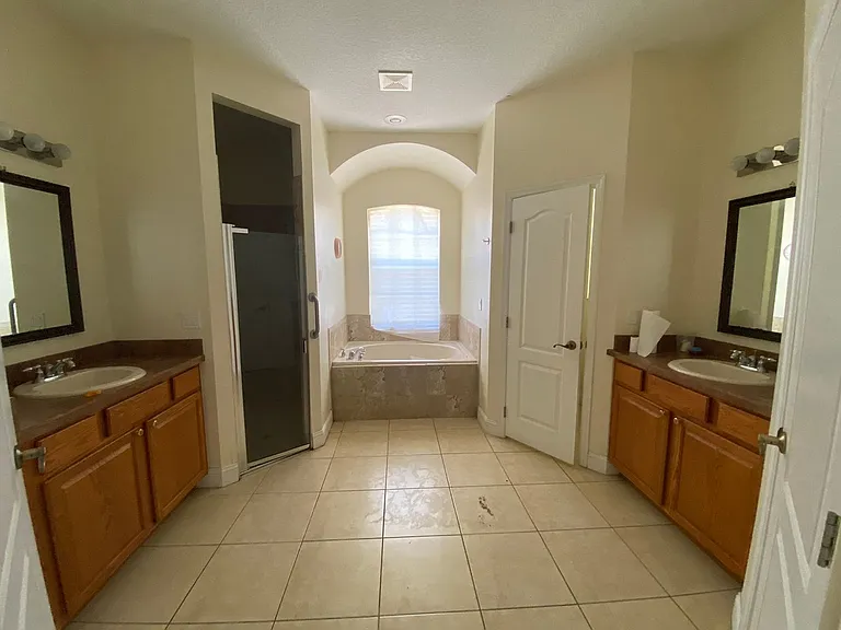 1004 Pine Tree Dr — Photo 11