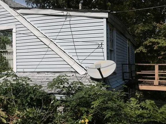 2nd image of 683 Maple St