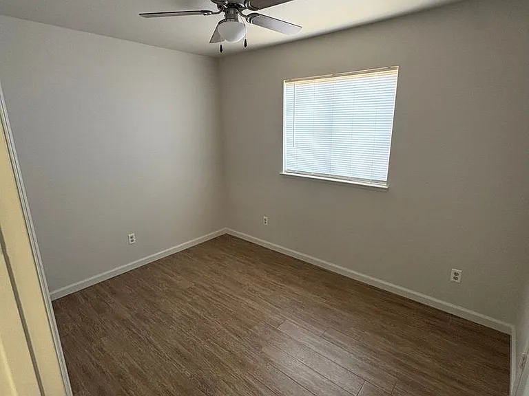 1148 Gladys Way — Photo 11
