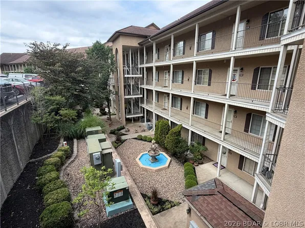 918 Tuscany Dr #4R, Camdenton, MO 65020