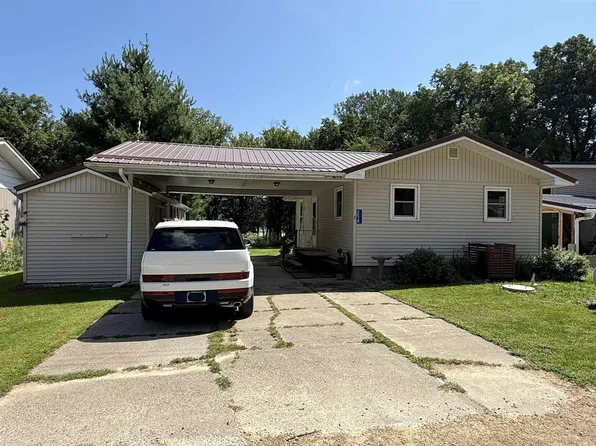 254 Mallard Ln, Garnavillo, IA 52049