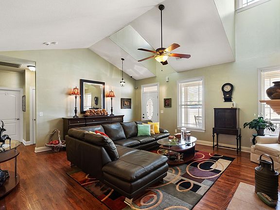 3rd image of 115 Forest Cove Ln