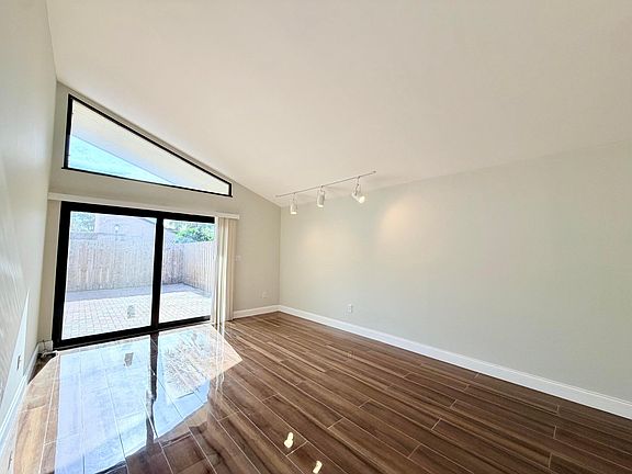 4th image of 1720 NW 73rd Avenue
