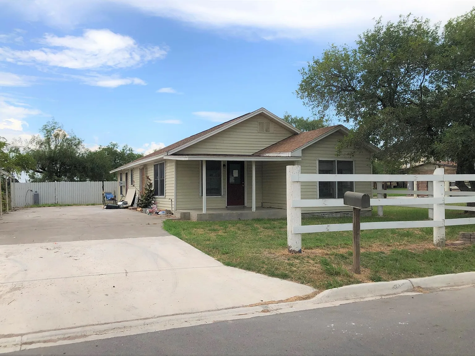 3 bed, 1350 sqft, $1,300 — Photo 3
