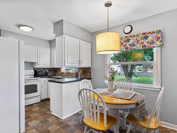 5th image of 251 Cambridge Ave