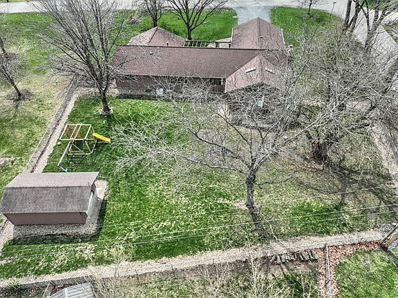 5th image of 1740 Illini Dr