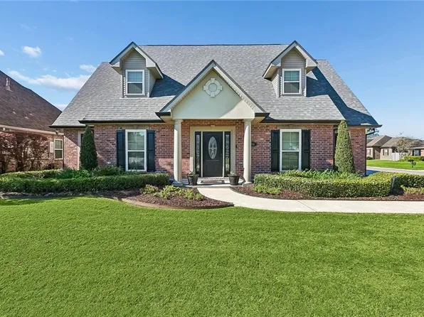 700 Church Pointe Dr, Belle Chasse, LA 70037