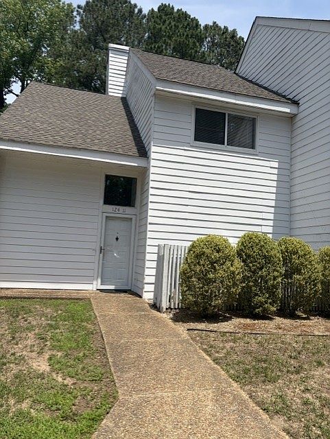 1st image of 124 Governor Berkeley Rd APT 11