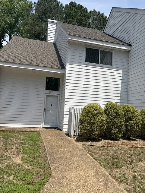 124 Governor Berkeley Rd #11