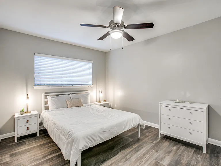 Bellaire Oaks Apartments — Photo 20